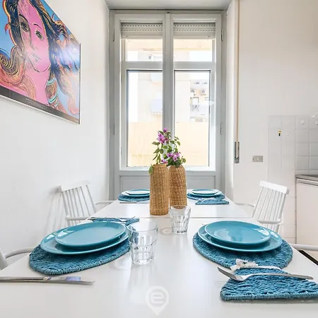 Beachside Poetto Getaway Apartment